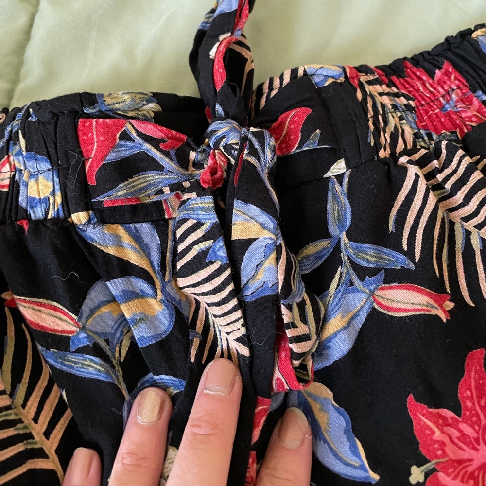 Xs tropical black wide leg capri, donating 10/10 - Picture 3 of 8